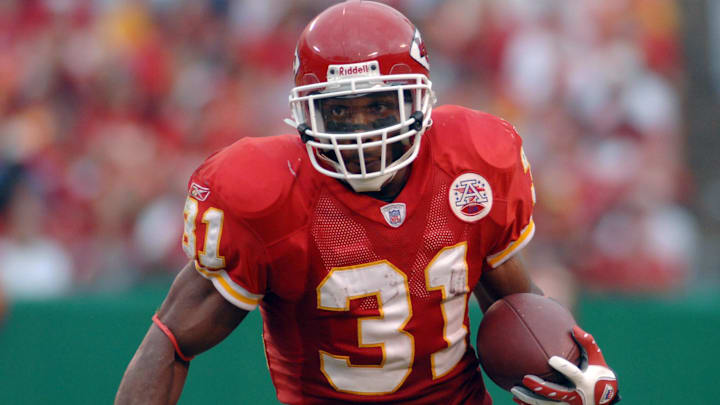 November 11, 2007; Kansas City, MO, USA; Kansas City Chiefs running back Priest Holmes (31) heads downfield in the third quarter for a gain in the Chiefs 27-11 loss to the Denver Broncos at Arrowhead Stadium, Kansas City, MO. Mandatory Credit: Denny Medley-Imagn Images November 11, 2007; Kansas City, MO, USA; Kansas City Chiefs running back Priest Holmes (31) heads downfield in the third quarter for a gain in the Chiefs 27-11 loss to the Denver Broncos at Arrowhead Stadium, Kansas City, MO. Mandatory Credit: Denny Medley-Imagn Images