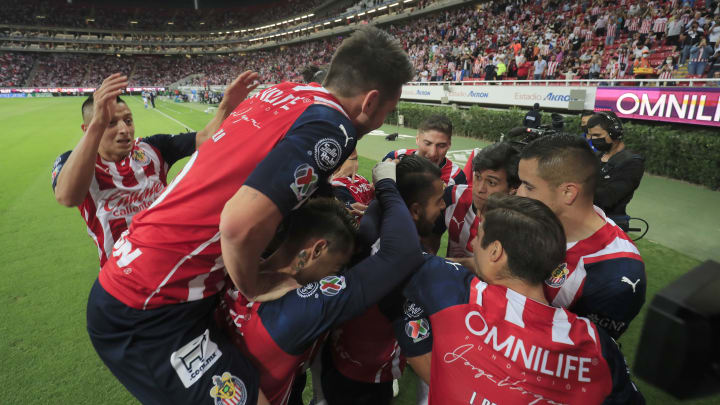 Jugadores de las Chivas del Guadalajara celebran un gol ante Puebla. Jugadores de las Chivas del Guadalajara celebran un gol ante Puebla.