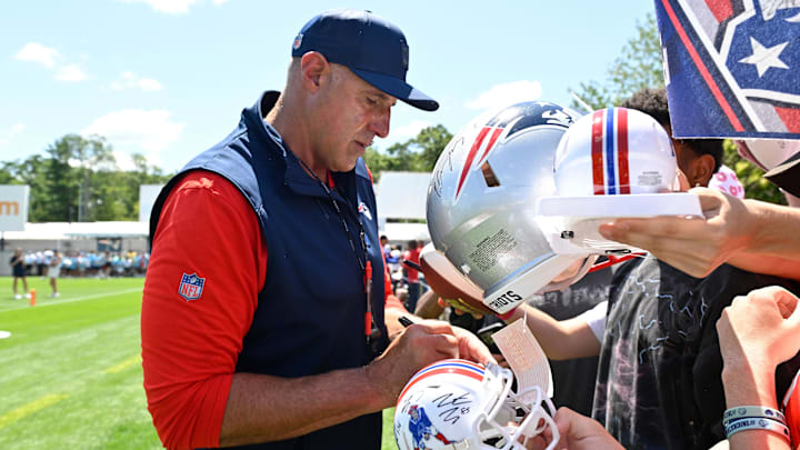 Jul 23, 2025; Foxborough, MA, USA; New England Patriots head coach Mike Vrabel signs autographs for fans after practice during day one of training camp at Gillette Stadium. Mandatory Credit: Eric Canha-Imagn Images