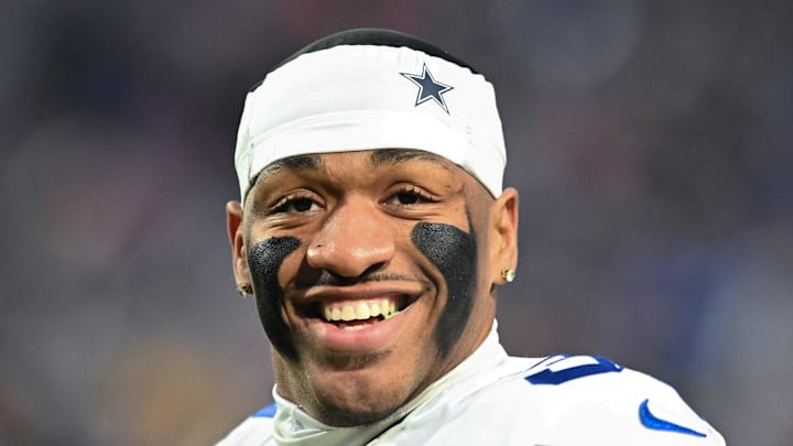 Former Dallas Cowboys safety Juanyeh Thomas warms up