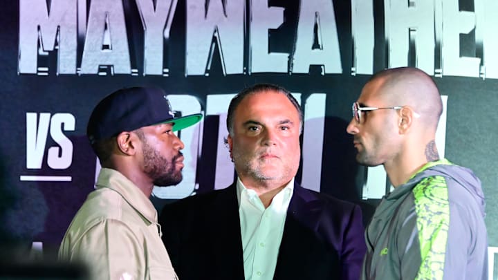 Boxers Floyd Mayweather Jr  and John Gotti III  poses for...