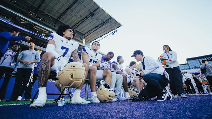 Receiver Raiden Vines-Bright (7) takes a Spring Game breather.