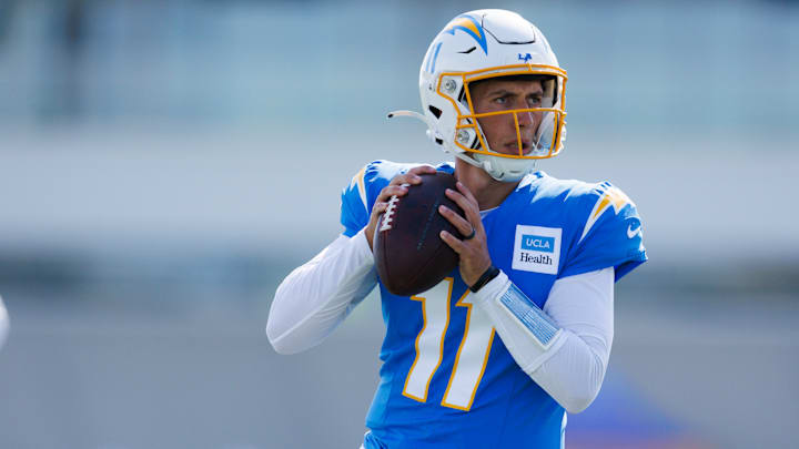 Luis Pérez debutó con Los Angeles Chargers el 10 de agosto de 2024