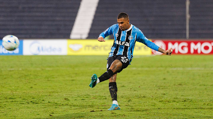 Lucas Esteves ocupa lugar do suspenso Marlon Lucas Esteves ocupa lugar do suspenso Marlon