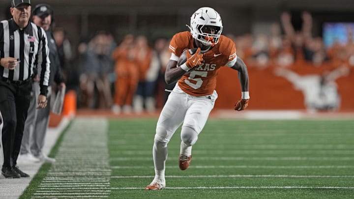 Texas Longhorns running back Quintrevion Wisner (5) runs down the sideline during the first half against the Texas A&M Aggies at Darrell K Royal-Texas Memorial Stadium.