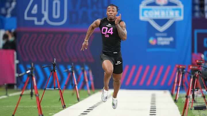 Feb 28, 2025; Indianapolis, IN, USA;  Texas defensive back Jahdae Barron (DB04) runs in the 40-yard dash during the 2025 NFL Combine at Lucas Oil Stadium.
