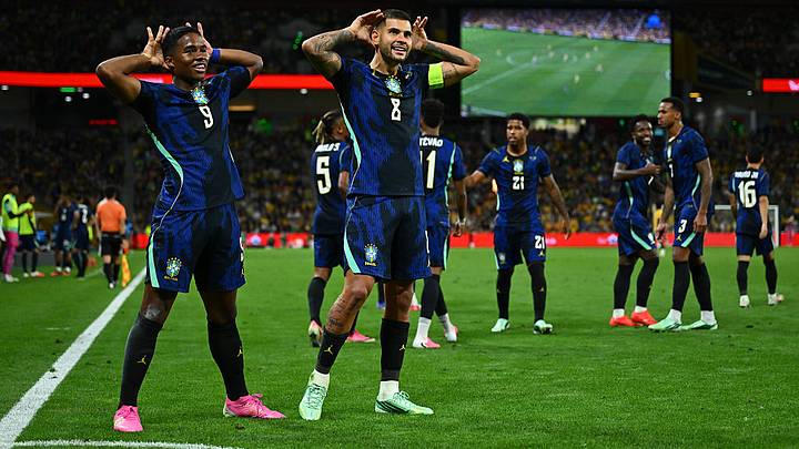 Bruno Guimaraes celebra con Endrick su gol con Brasil en el juego ante Australia. Bruno Guimaraes celebra con Endrick su gol con Brasil en el juego ante Australia.