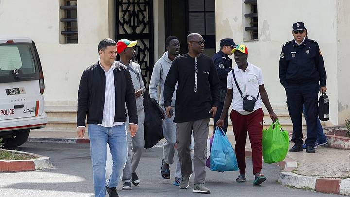 Los aficionados senegaleses son liberados tras tres meses en prisión. Los aficionados senegaleses son liberados tras tres meses en prisión.