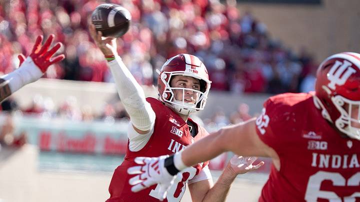 Indiana's Josh Hoover (10) passes for a touchdown to Turbo Richard (1) during the Indiana versus Ohio State football game at Memorial Stadium on Saturday, Oct. 17, 2026.