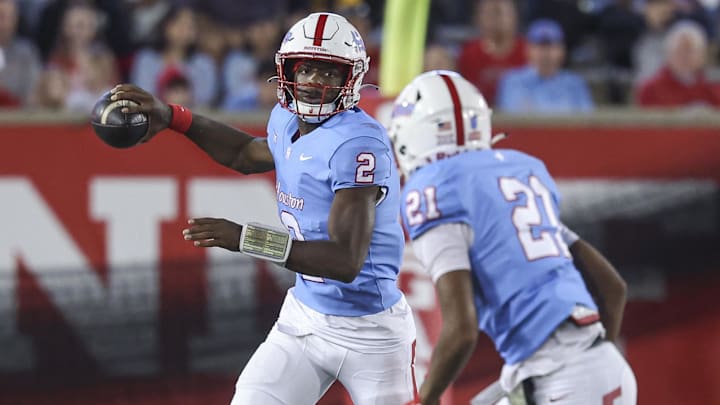 Nov 23, 2024; Houston, Texas, USA; Houston Cougars quarterback Zeon Chriss (2) looks to throw the ball to running back Stacy Sneed (21) during the third quarter against the Baylor Bears at TDECU Stadium. Mandatory Credit: Troy Taormina-Imagn Images