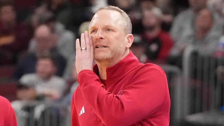 Mar 11, 2026; Chicago, IL, USA; Indiana Hoosiers head coach Darian Devries shouts instructions to his team against the Northwestern Wildcats during the first half at United Center. Mandatory Credit: David Banks-Imagn Images