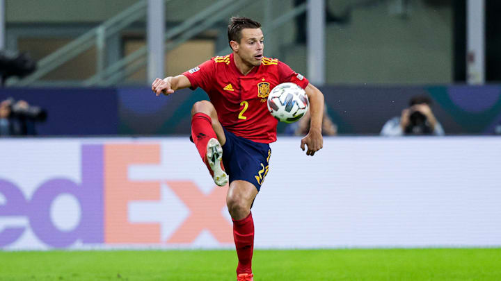 Cesar Azpilicueta könnte bald nicht nur für die spanische Nationalmannschaft auflaufen, sondern zusätzlich auch noch für einen spanischen Klub.