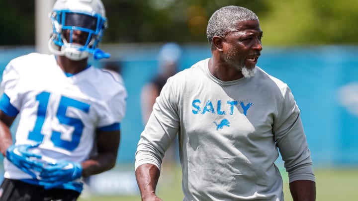 Detroit Lions defensive coordinator Aaron Glenn 
