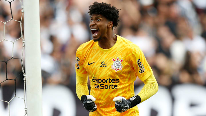 Hugo Souza é adquirido de forma definitiva pelo Corinthians e se emociona em entrevista Hugo Souza é adquirido de forma definitiva pelo Corinthians e se emociona em entrevista