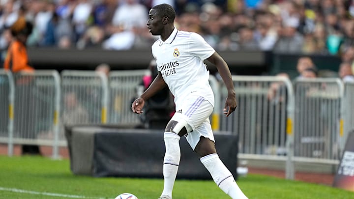 Ferland Mendy contre Club America. Ferland Mendy contre Club America.