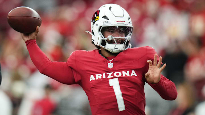 Aug 9, 2025; Glendale, Ariz, U.S.; Arizona Cardinals quarterback Kyler Murray (1) warms up before their preseason game against the Kansas City Chiefs at State Farm Stadium on Aug. 9, 2025.