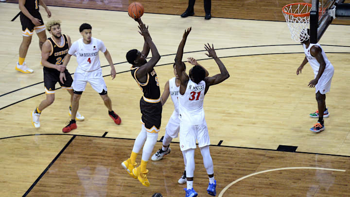 The Wyoming Cowboys and Stanford Cardinal are set to do battle tonight in the Hawaiian Airlines Diamond Head Classic. 
