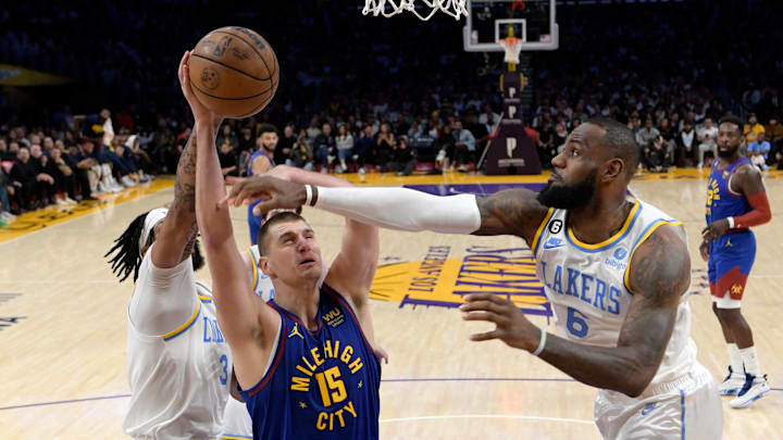 Lakers enfrentan a los Nuggets