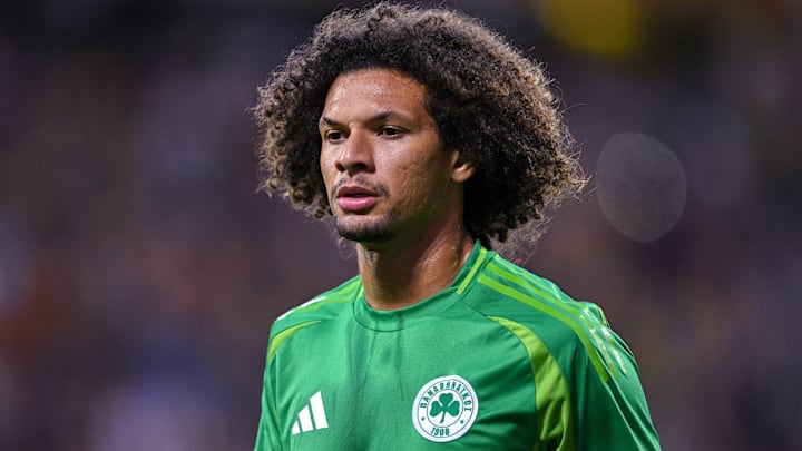 Atleta está com 33 anos de idade Atleta está com 33 anos de idade