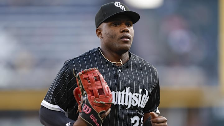 Chicago White Sox right fielder Oscar Colas (22) against the Oakland Athletics at Rate Field. 
