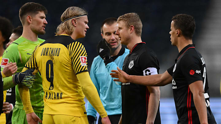 Erling Haaland und Martin Hinteregger gerieten aneinander Erling Haaland und Martin Hinteregger gerieten aneinander