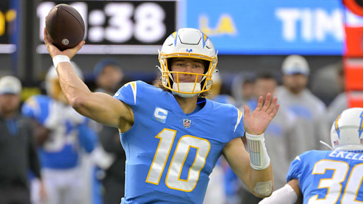 Los Angeles Chargers quarterback Justin Herbert (10)