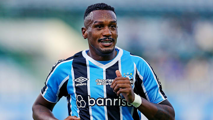 Edenílson deve iniciar entre os titulares pelo Grêmio