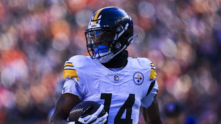 Dec 1, 2024; Cincinnati, Ohio, USA; Pittsburgh Steelers wide receiver George Pickens (14) runs the ball in for a touchdown against the Cincinnati Bengals in the first half at Paycor Stadium. Mandatory Credit: Katie Stratman-Imagn Images