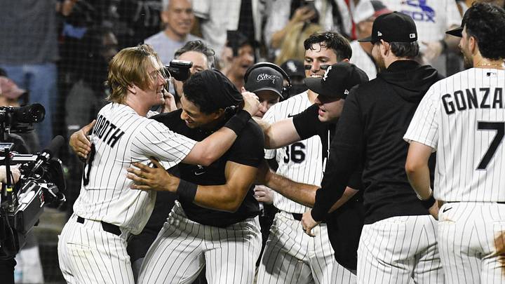Jun 9, 2026; Chicago, Illinois, USA;  Chicago White Sox right fielder Braden Montgomery (24), center, celebrates with teammates after his walk off two run home run during the tenth inning against the Atlanta Braves at Rate Field. Mandatory Credit: Matt Marton-Imagn Images