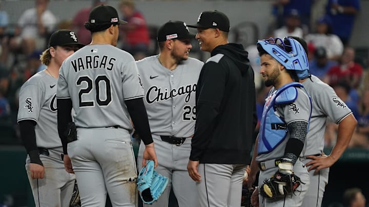 Chicago White Sox manager Will Venable (1) talks with his team against the Texas Rangers at Globe Life Field. 