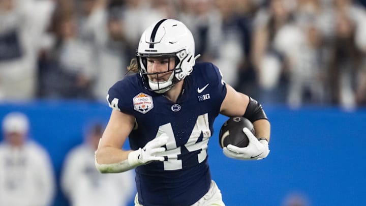 Dec 31, 2024; Glendale, AZ, USA; Penn State Nittany Lions tight end Tyler Warren (44) against the Boise State Broncos in the Fiesta Bowl at State Farm Stadium. 