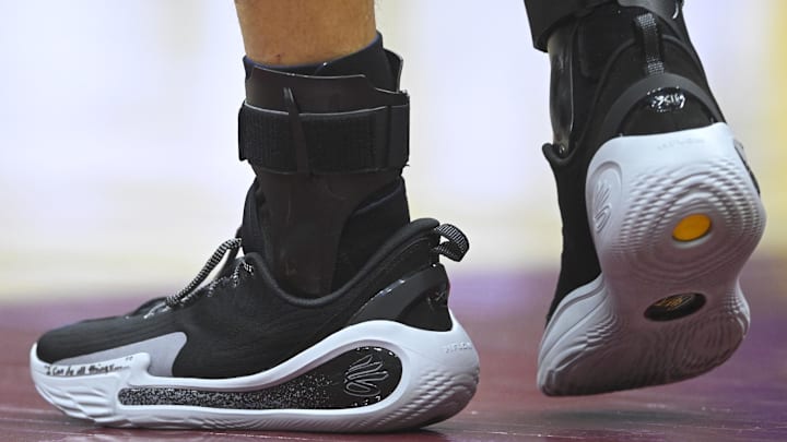 Golden State Warriors guard Stephen Curry wore the Curry 12 "Wardell Mode" during his game-winning performance.