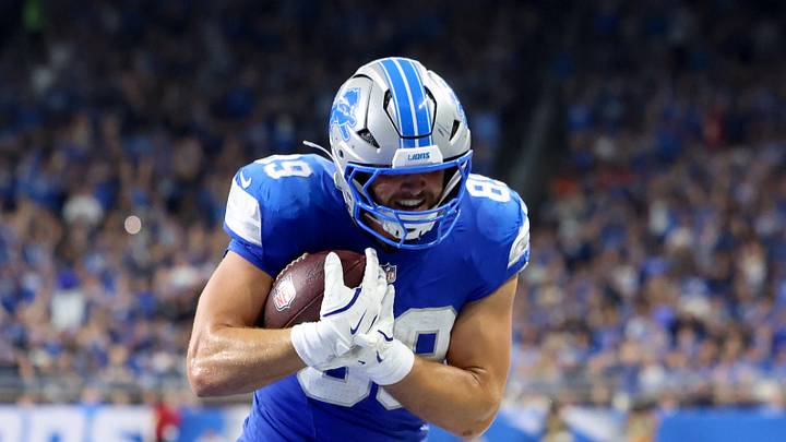 Detroit Lions tight end Brock Wright (89) carries the ball for a touchdown 