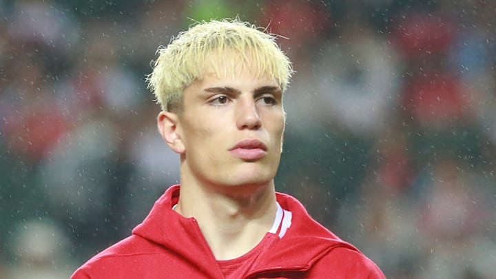 Alejandro Garnacho has been told to find a new club this summer.