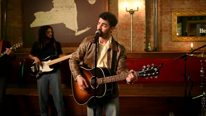 Heineken and Joe Jonas Get Social Off Socials in NYC