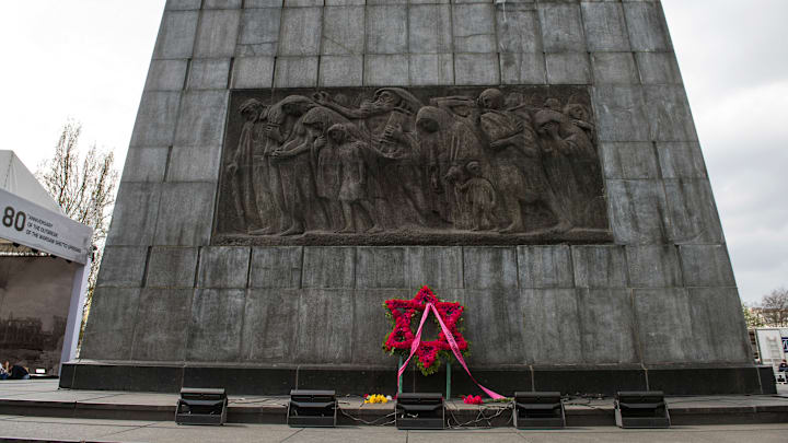 The reverse of the Monument to the Ghetto Heroes...