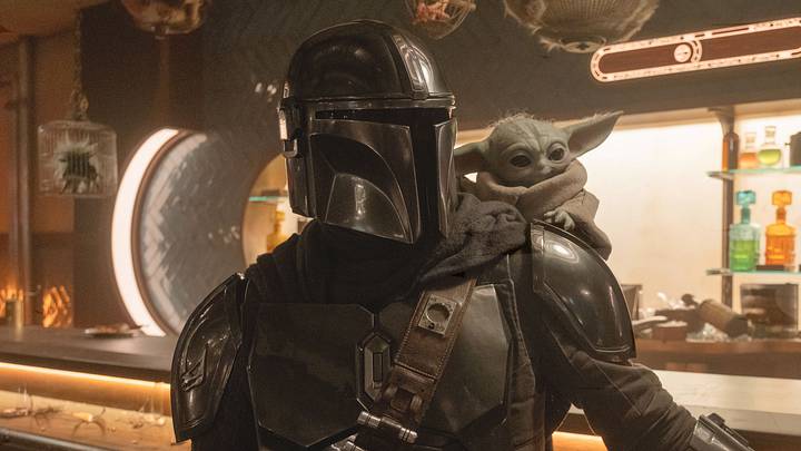 (L-R) Mandalorian (Pedro Pascal) and Grogu in Lucasfilm's THE MANDALORIAN AND GROGU. 