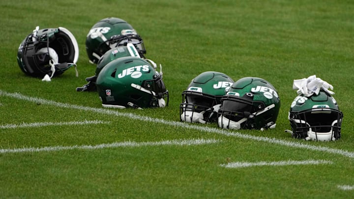 Oct 8, 2021; Ware, England, United Kingdom; New York Jets helmets are seen during a practice at the Manor Marriott Hotel and Country Club. Mandatory Credit: Kirby Lee-Imagn Images Oct 8, 2021; Ware, England, United Kingdom; New York Jets helmets are seen during a practice at the Manor Marriott Hotel and Country Club. Mandatory Credit: Kirby Lee-Imagn Images