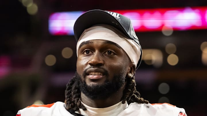 Jan 20, 2025; Atlanta, GA, USA; Ohio State Buckeyes cornerback Denzel Burke (10) against the Notre Dame Fighting Irish during the CFP National Championship college football game at Mercedes-Benz Stadium. Mandatory Credit: Mark J. Rebilas-Imagn Images Jan 20, 2025; Atlanta, GA, USA; Ohio State Buckeyes cornerback Denzel Burke (10) against the Notre Dame Fighting Irish during the CFP National Championship college football game at Mercedes-Benz Stadium. Mandatory Credit: Mark J. Rebilas-Imagn Images