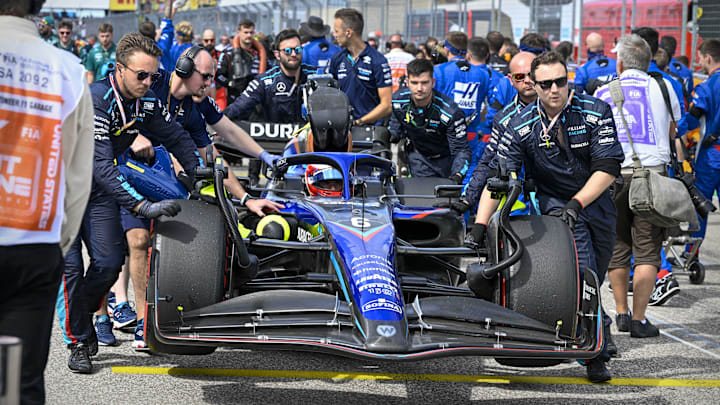Oct 23, 2022; Austin, Texas, USA; The crew of Williams Racing driver Nicholas Latifi (6) of Team Oct 23, 2022; Austin, Texas, USA; The crew of Williams Racing driver Nicholas Latifi (6) of Team