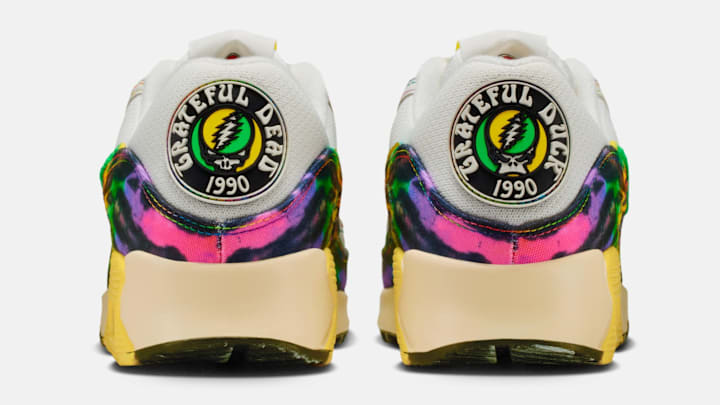 The Nike Air Max 90 'Grateful Ducks' colorway. The Nike Air Max 90 'Grateful Ducks' colorway.