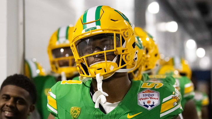 Oregon Ducks linebacker Jerry Mixon against the Liberty Flames during the 2024 Fiesta Bowl at State Farm Stadium. Oregon Ducks linebacker Jerry Mixon against the Liberty Flames during the 2024 Fiesta Bowl at State Farm Stadium.