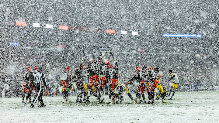 Pittsburgh Steelers v Cleveland Browns