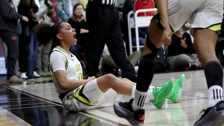Kaleena Smith's no-look assist for Ontario Christian (California) at the Hoophall Classic is up for national high school girls basketball play of the week.