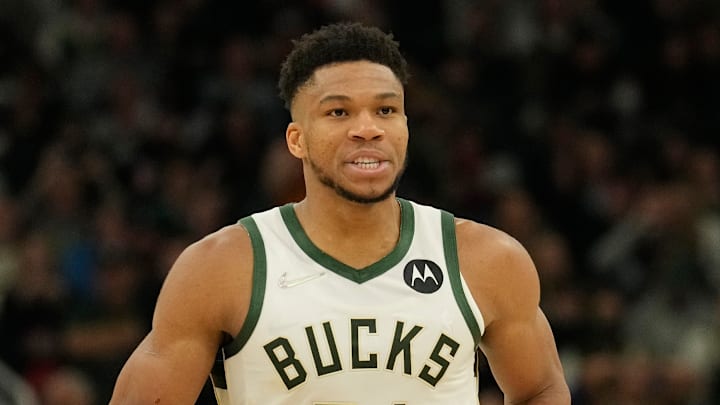 Giannis buscará superar a los Warriors este sábado