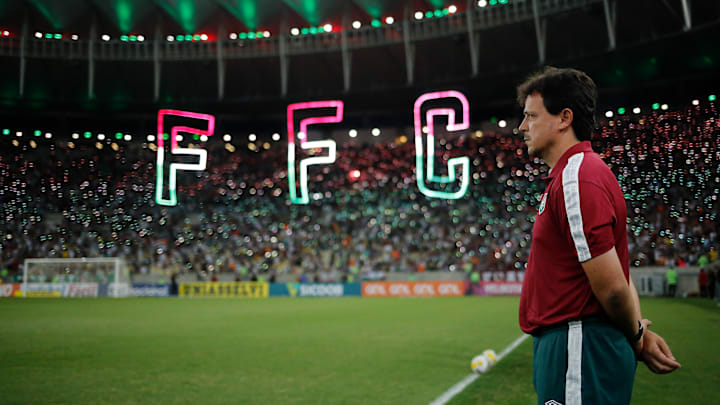 Fernando Diniz descarta falta de confiança em Cano e elogia atuação de Ganso em nova vitória do Fluminense: “Assim ficamos muito competitivos”. Fernando Diniz descarta falta de confiança em Cano e elogia atuação de Ganso em nova vitória do Fluminense: “Assim ficamos muito competitivos”.
