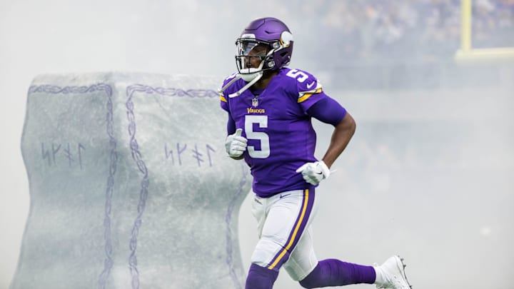 Nov 19, 2017; Minneapolis, MN, USA; Minnesota Vikings quarterback Teddy Bridgewater (5) against the Los Angeles Rams at U.S. Bank Stadium. Credit: Brace Hemmelgarn-Imagn Images Nov 19, 2017; Minneapolis, MN, USA; Minnesota Vikings quarterback Teddy Bridgewater (5) against the Los Angeles Rams at U.S. Bank Stadium. Credit: Brace Hemmelgarn-Imagn Images