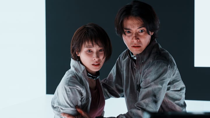 Kento Yamazaki as Ryōhei Arisu and Tao Tsuchiya as Yuzuha Usagi in Alice in Borderland season 3