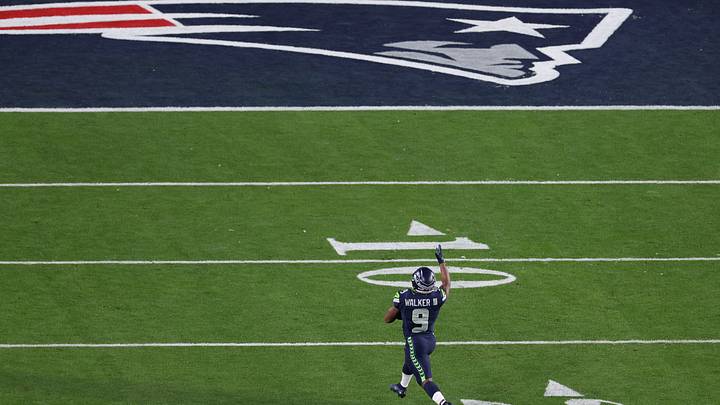 Pasaron 28 años para que un corredor volviera a ser MVP del Super Bowl: Kenneth Walker III rompió la sequía que no se veía desde Terrell Davis en 1998. Pasaron 28 años para que un corredor volviera a ser MVP del Super Bowl: Kenneth Walker III rompió la sequía que no se veía desde Terrell Davis en 1998.