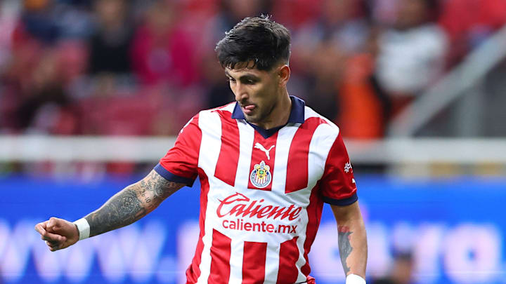 Los pretendientes de Víctor Guzmán Los pretendientes de Víctor Guzmán